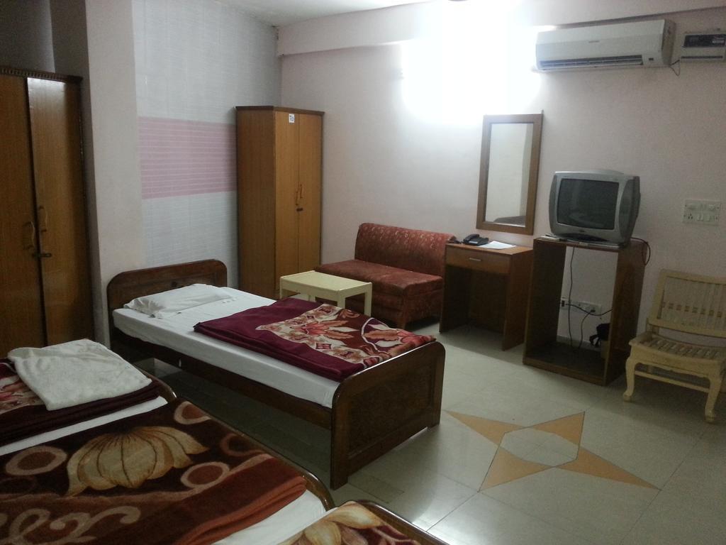 Hotel Royale Paradise Noida Room photo